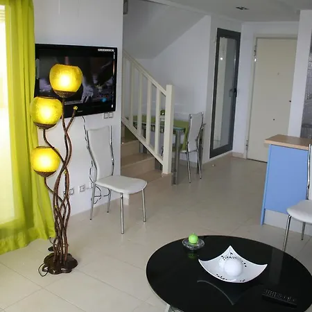 Skyline Apartment *